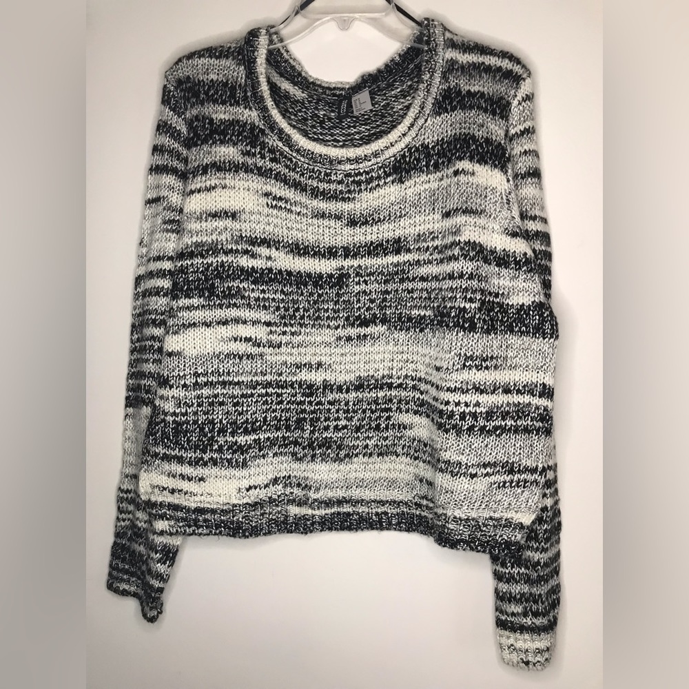 NWOT H&M Divided crew neck sweater M